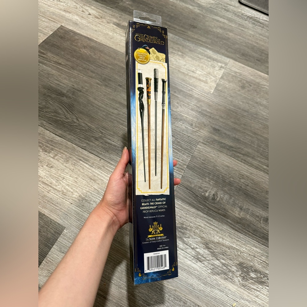 Fantastic Beasts Crimes of Grindelwald Albus Dumbledore Wand NWT NWB Never open - Picture 2 of 6